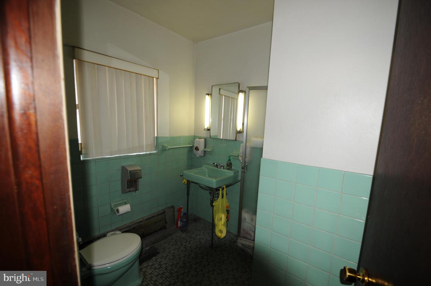 2066-80 E Tioga St Property Photo 14