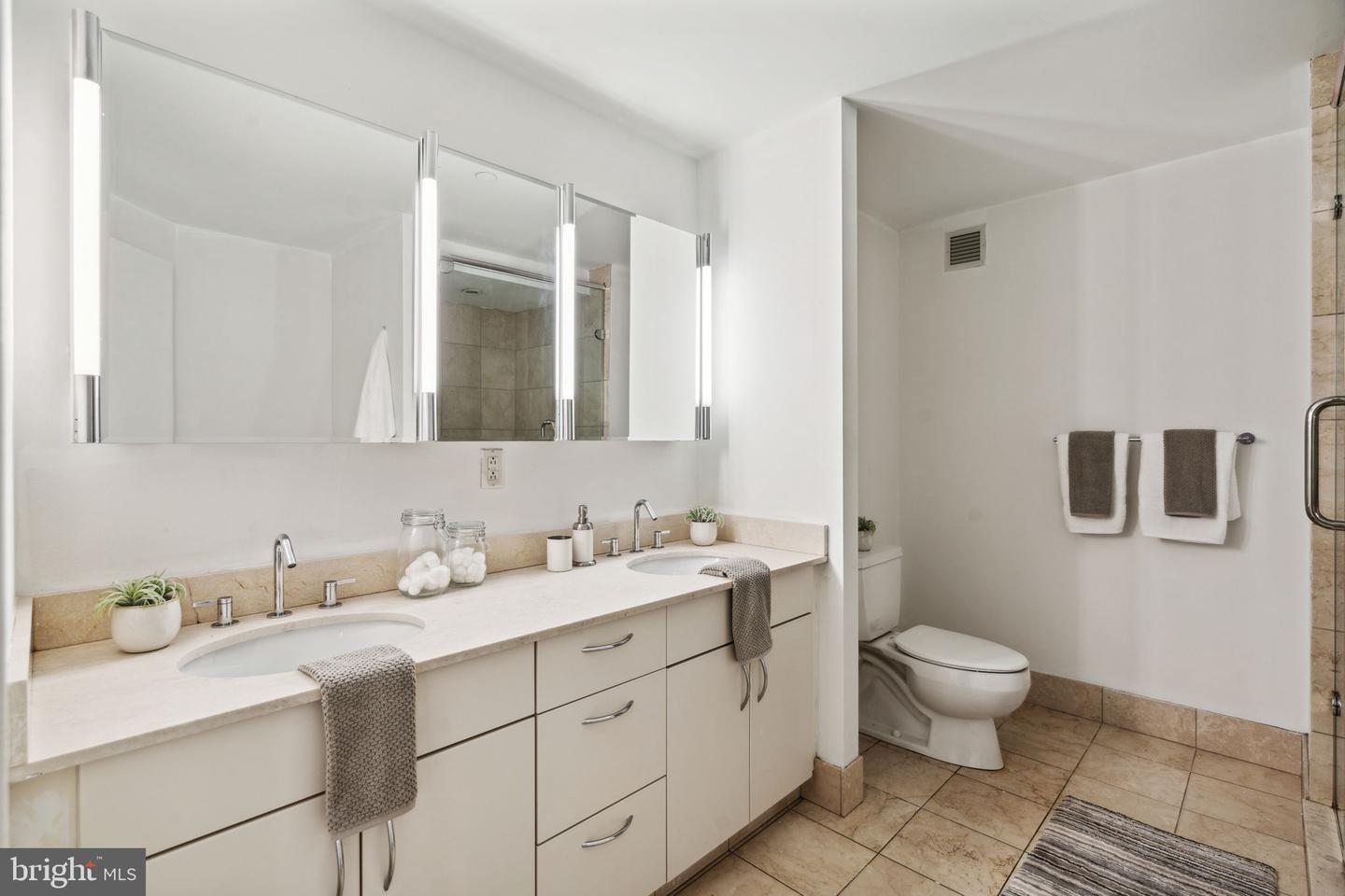219-29 S 18th St #1110 Property Photo 14