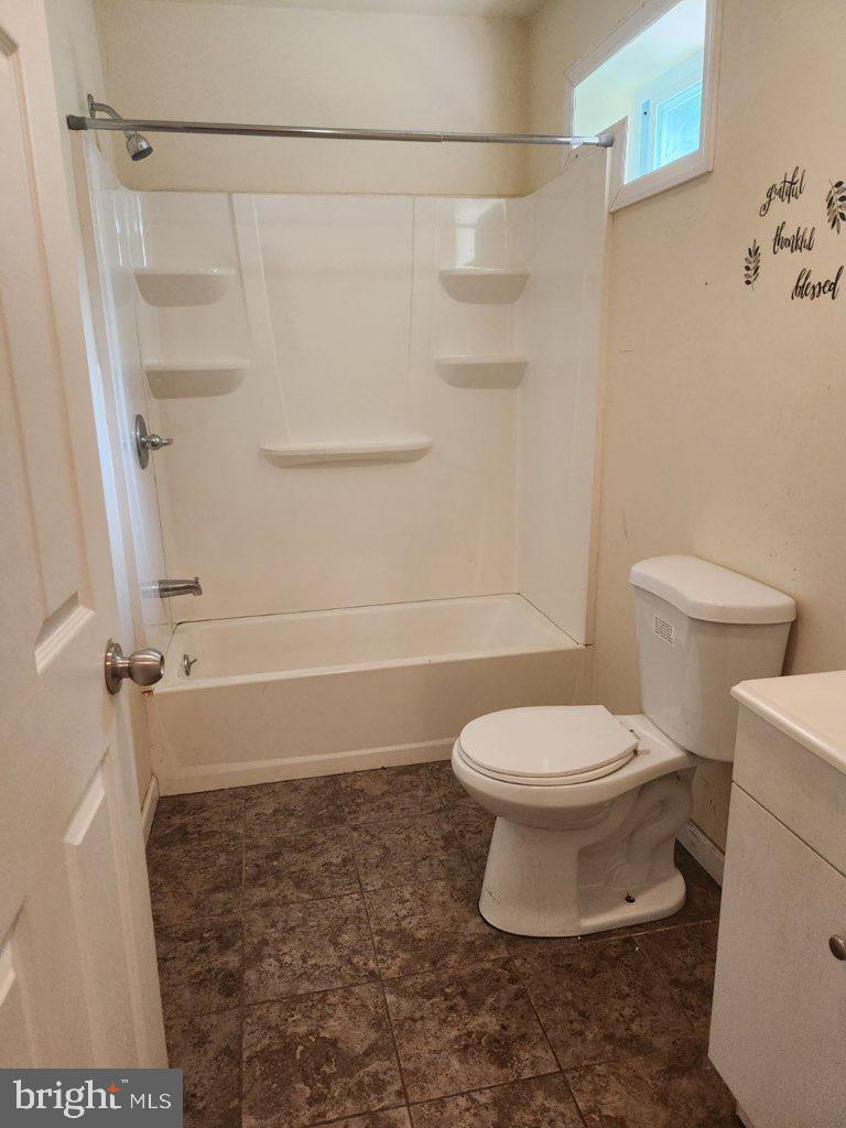 1824 E Madison St Property Photo 4