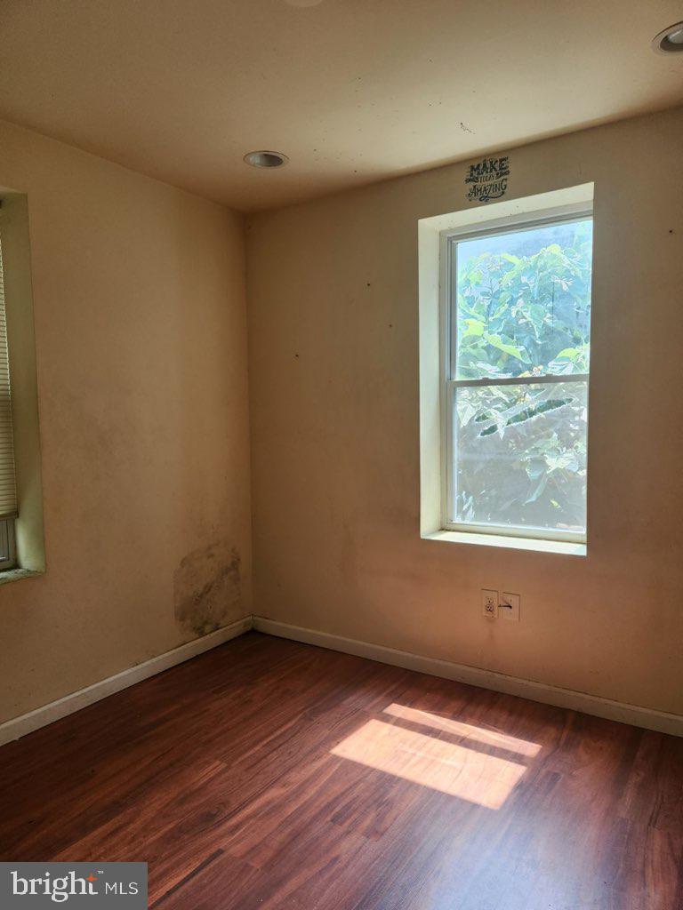 1824 E Madison St Property Photo 8