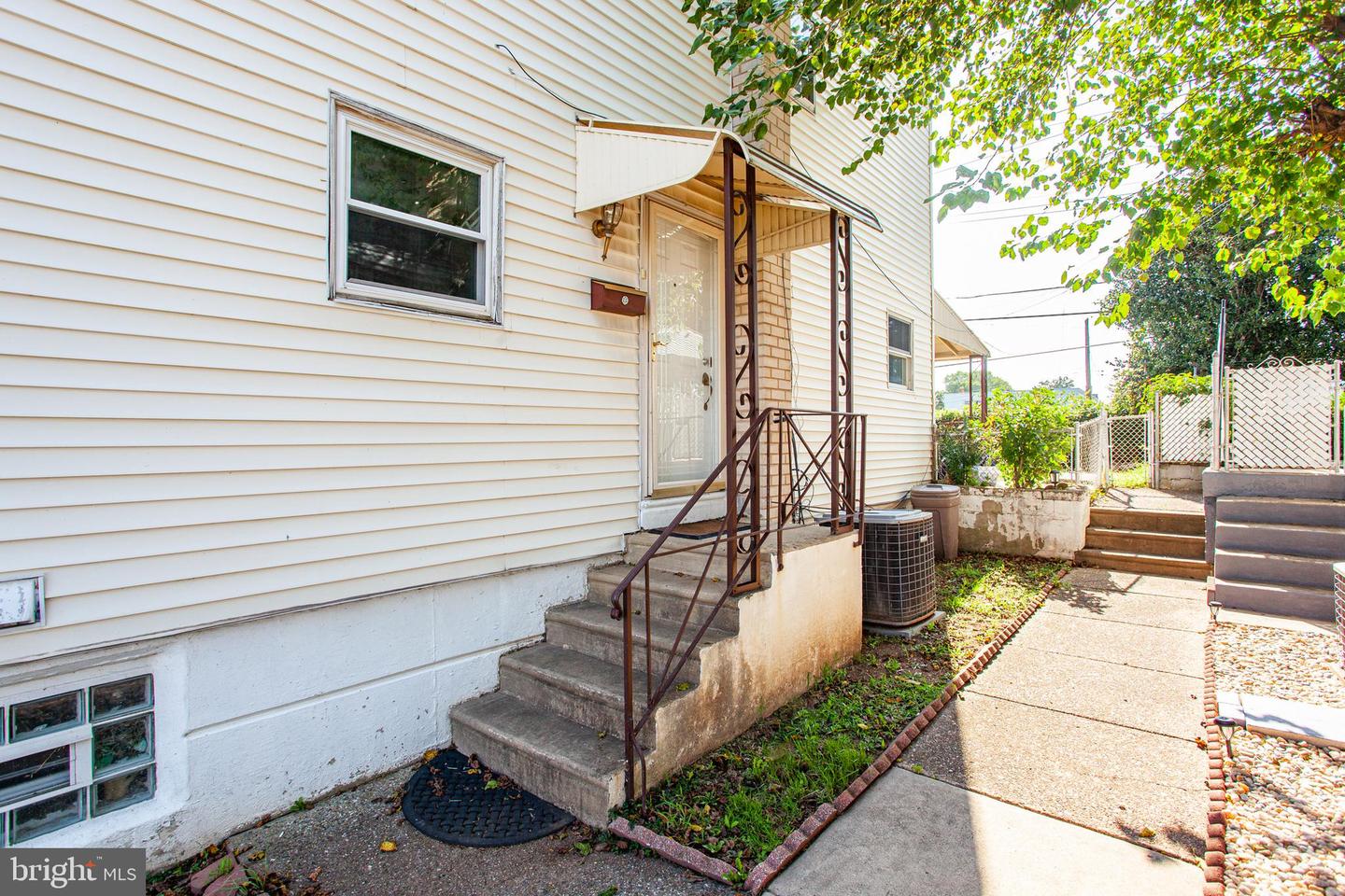 2738 Maxwell St Property Photo 4