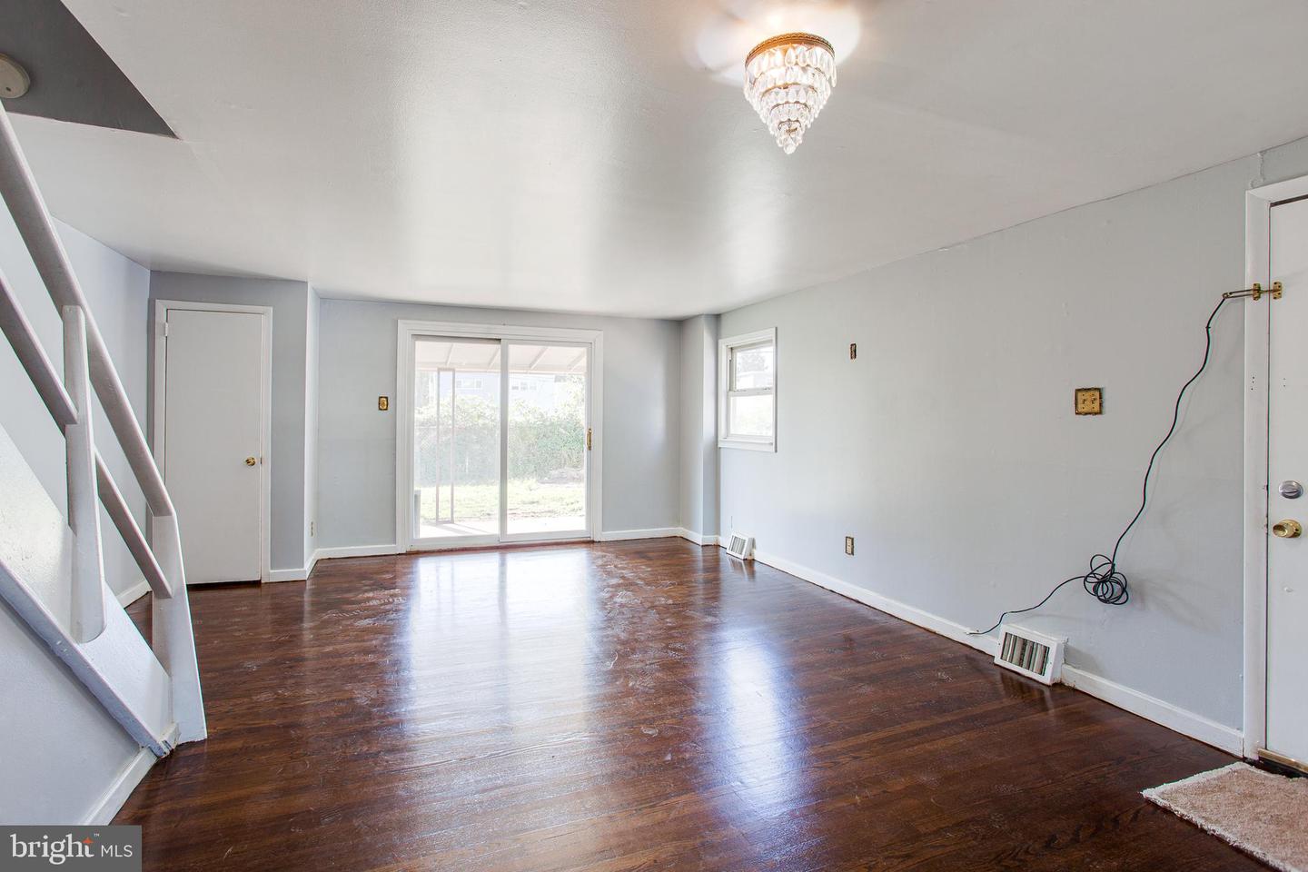 2738 Maxwell St Property Photo 5