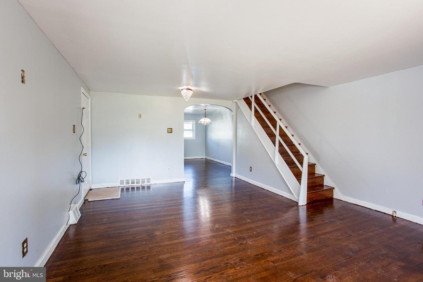 2738 Maxwell St Property Photo 6