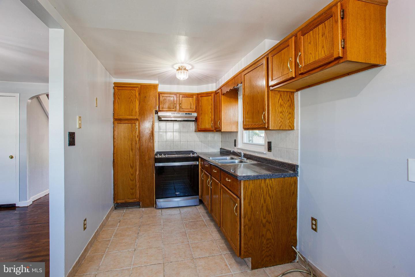 2738 Maxwell St Property Photo 9