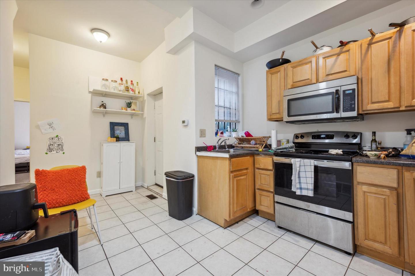 1521 Fontain St Property Photo 2
