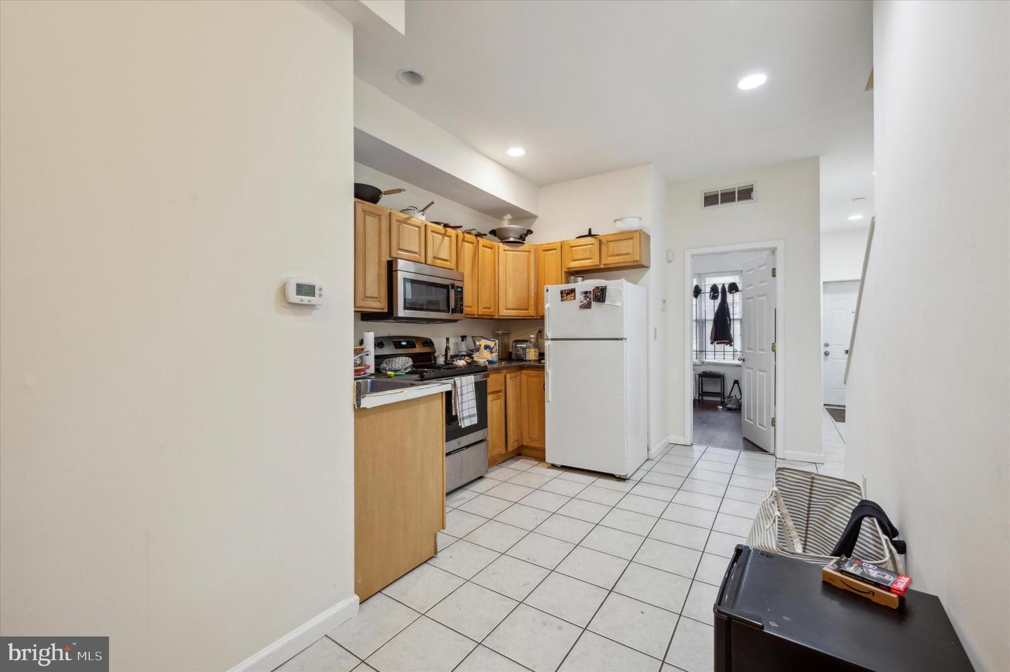 1521 Fontain St Property Photo 4