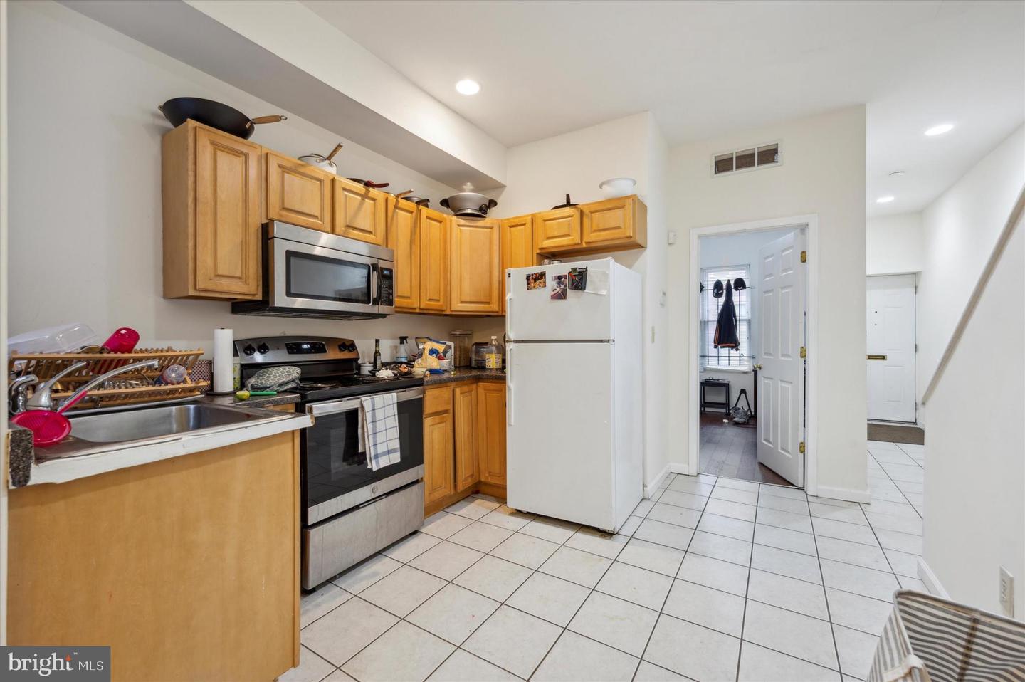 1521 Fontain St Property Photo 5