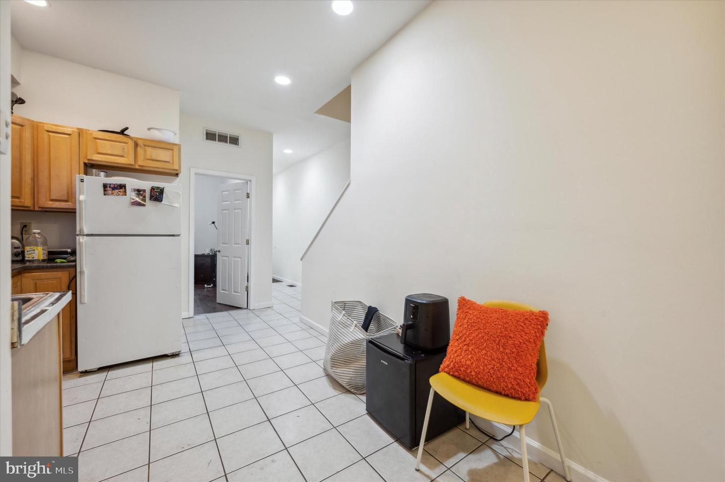 1521 Fontain St Property Photo 6