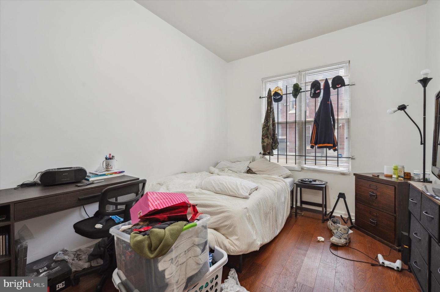 1521 Fontain St Property Photo 7