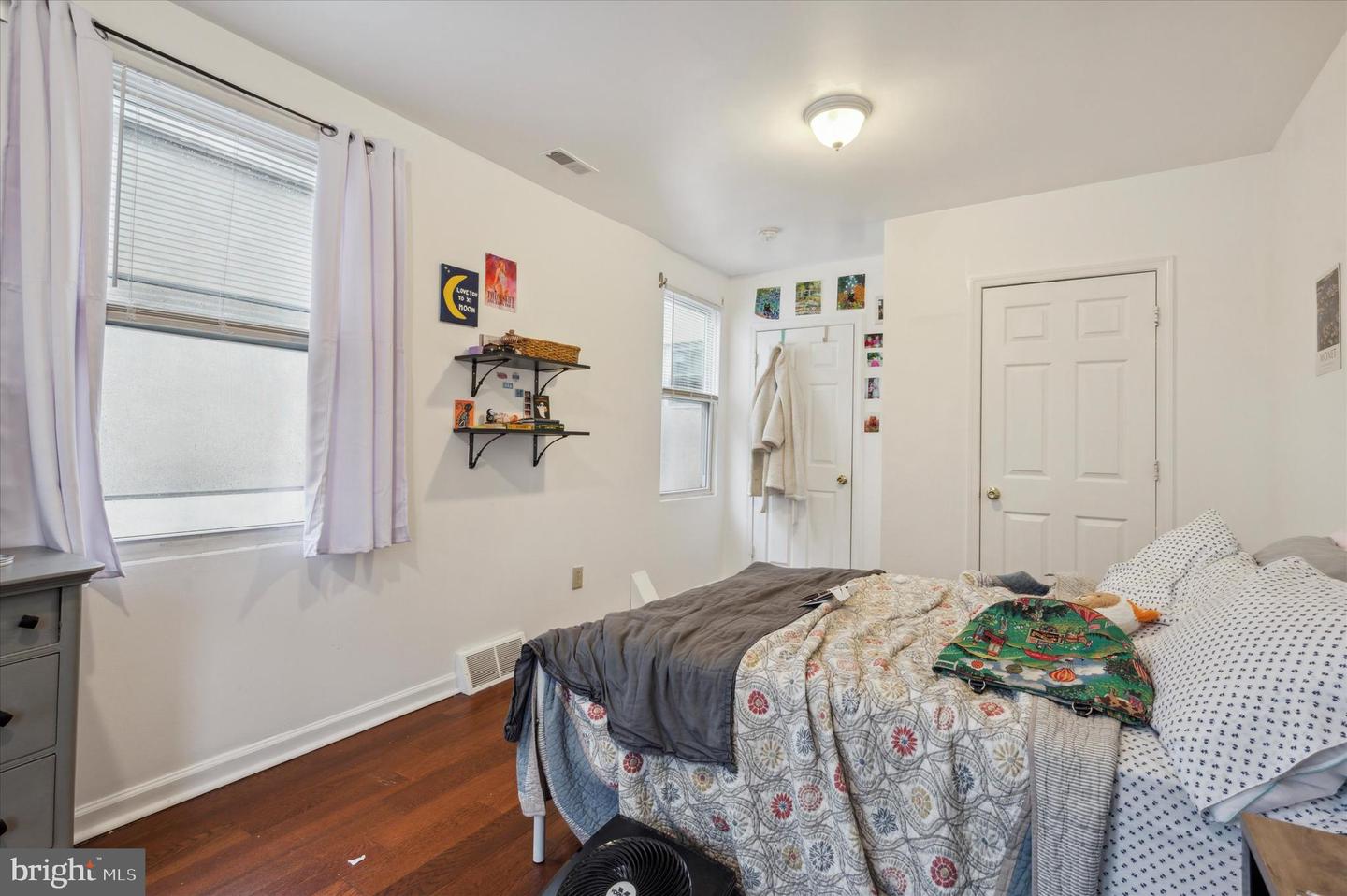 1521 Fontain St Property Photo 12