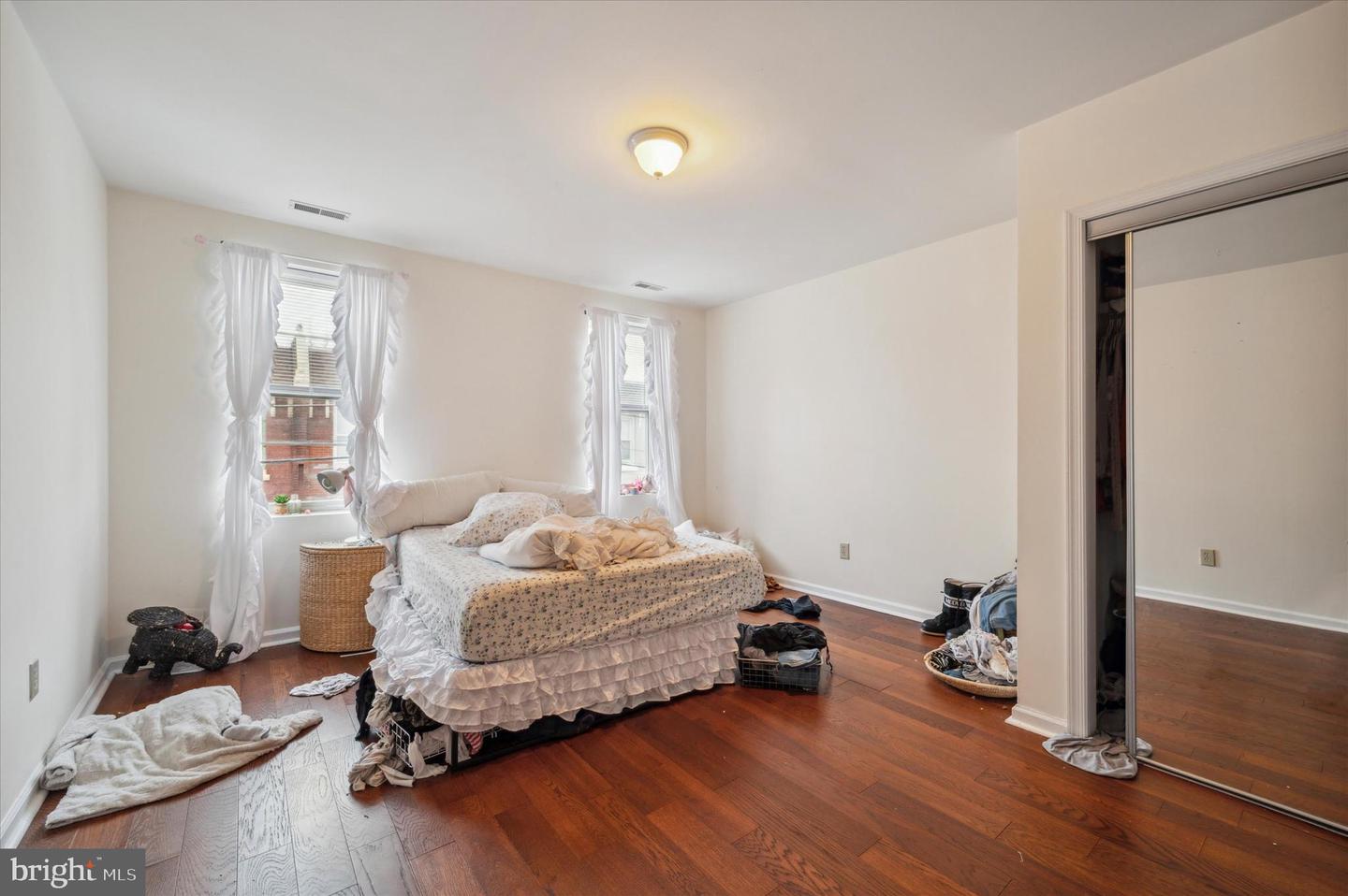 1521 Fontain St Property Photo 14