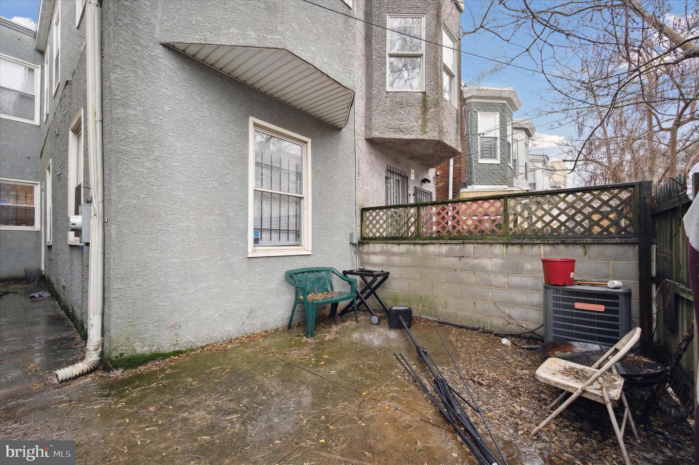 1521 Fontain St Property Photo 20
