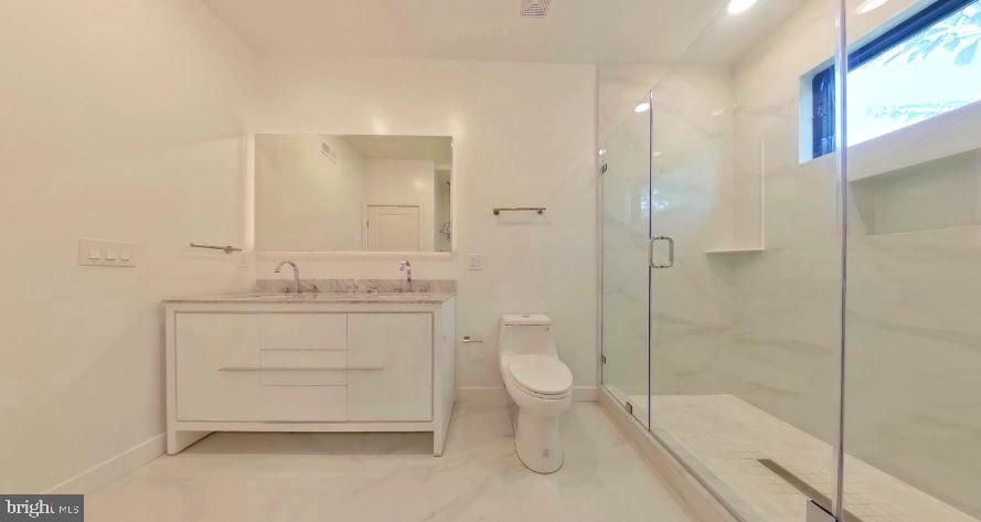 2050 Ellsworth St Property Photo 8