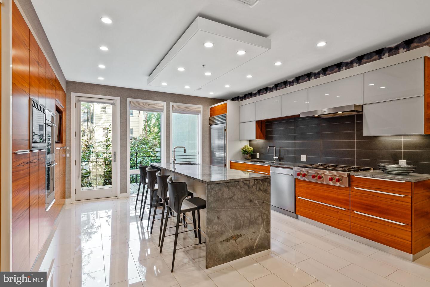 609 Queen St Property Photo 1