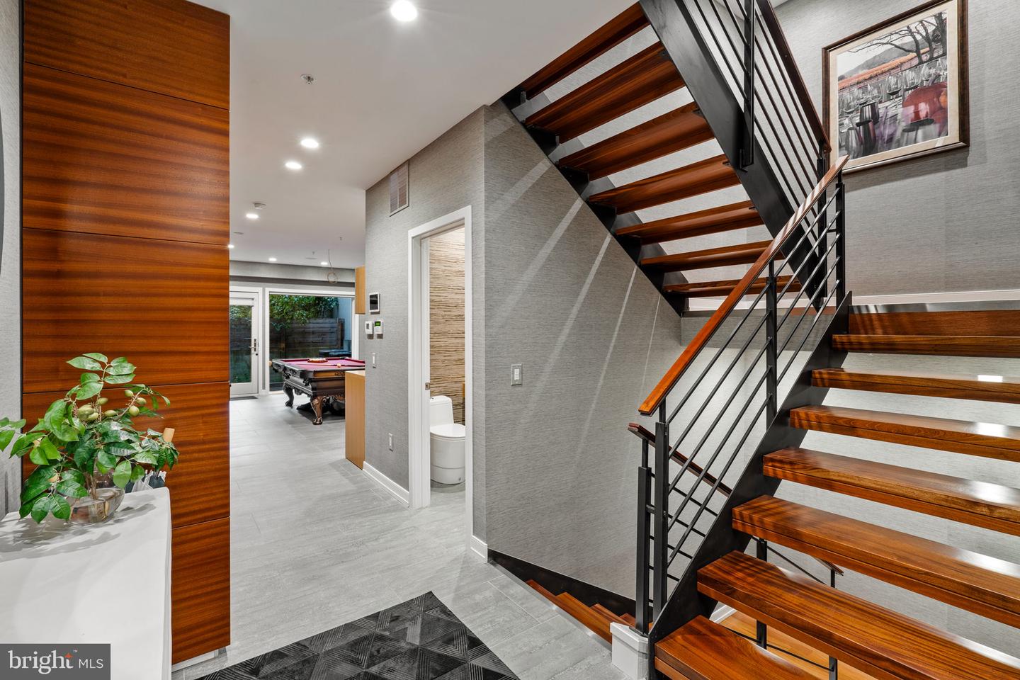 609 Queen St Property Photo 3