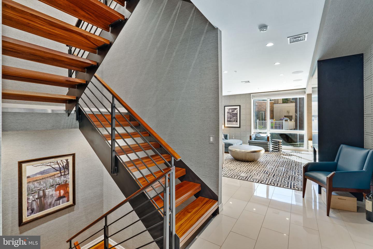 609 Queen St Property Photo 6