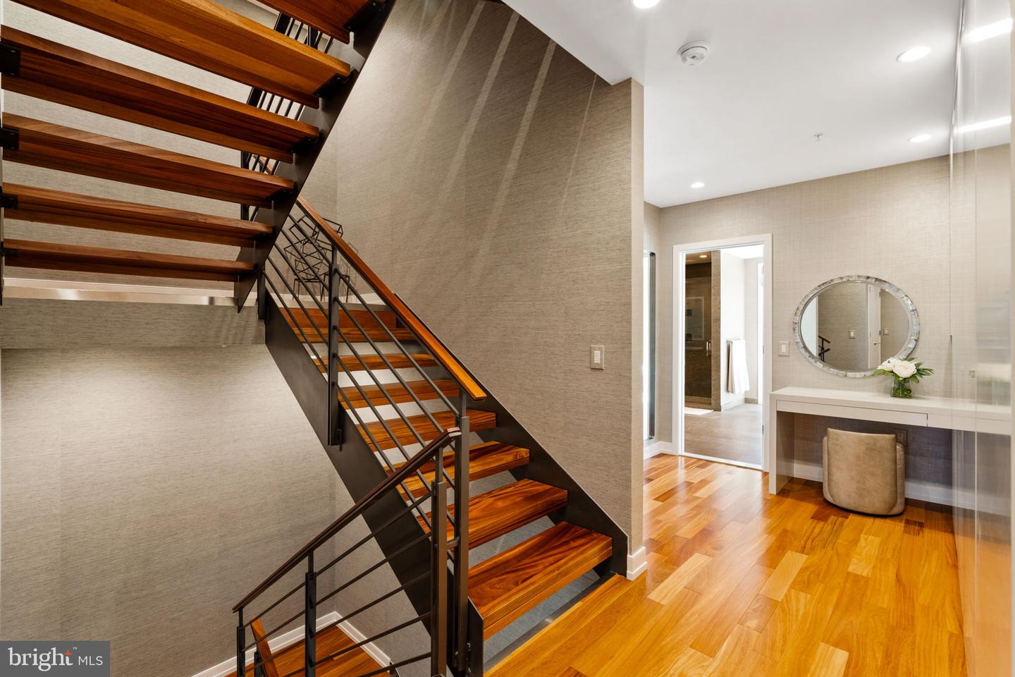 609 Queen St Property Photo 12