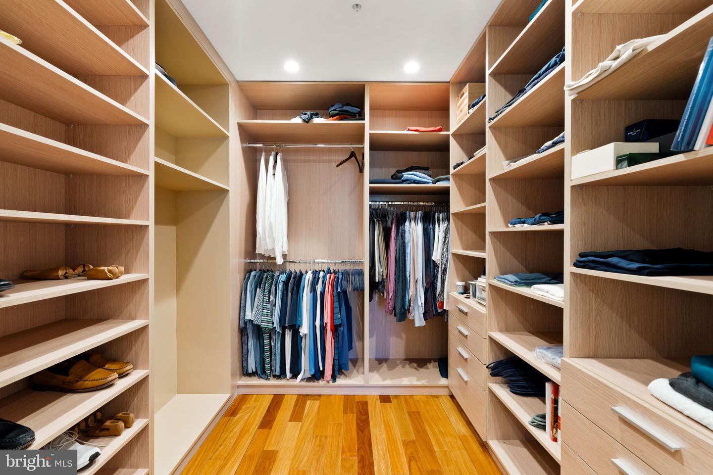 609 Queen St Property Photo 15
