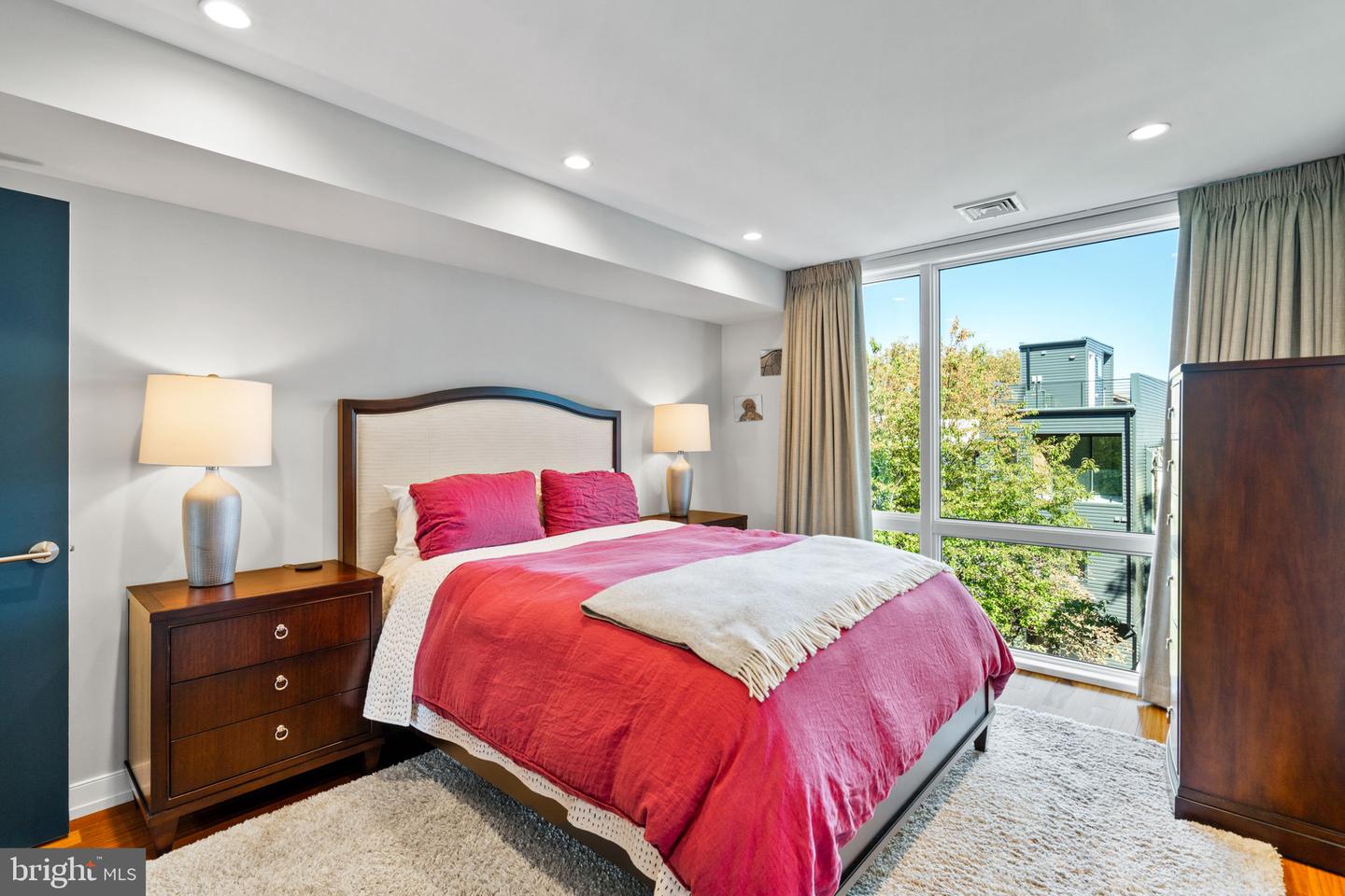 609 Queen St Property Photo 16
