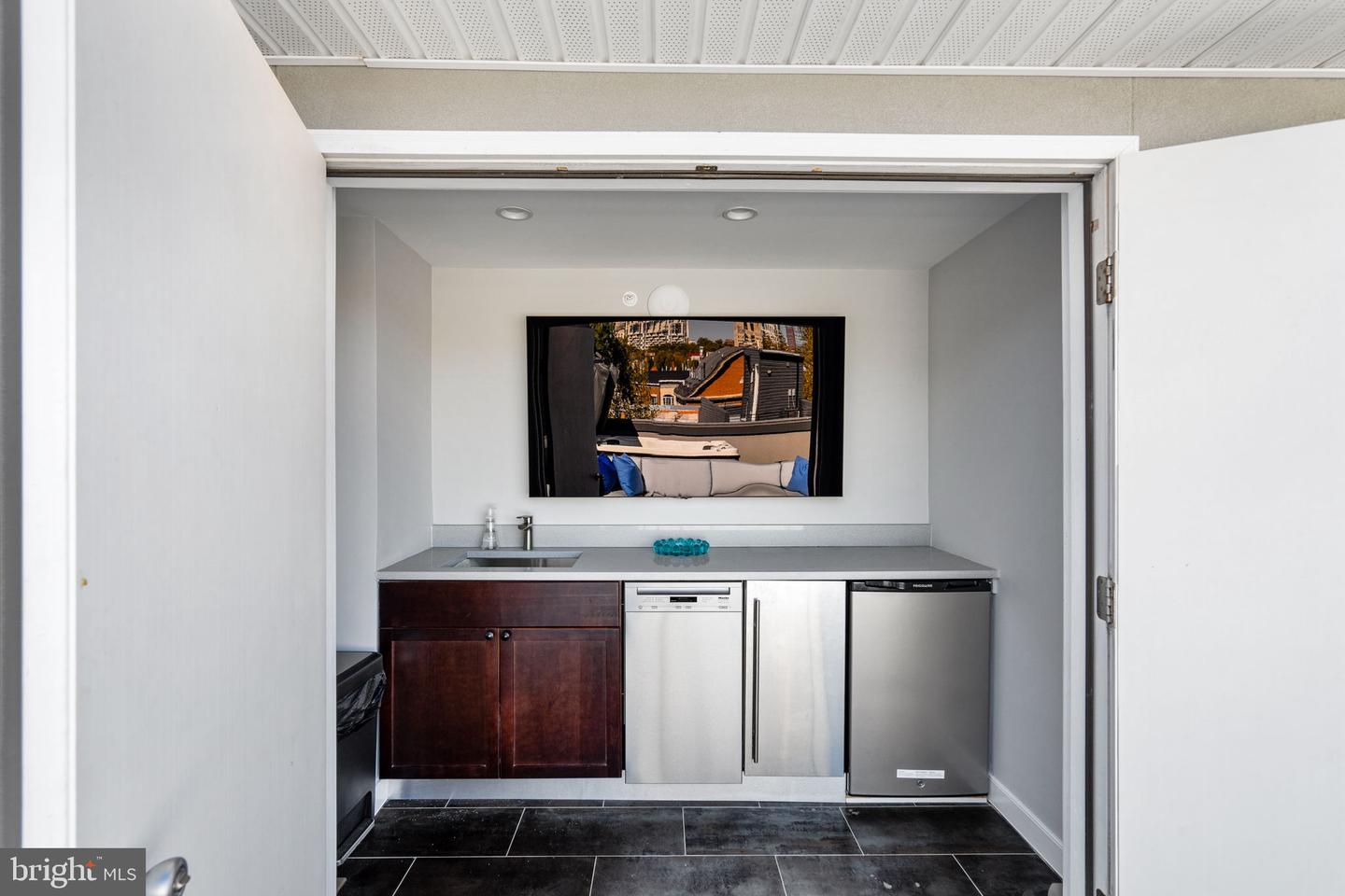 609 Queen St Property Photo 21