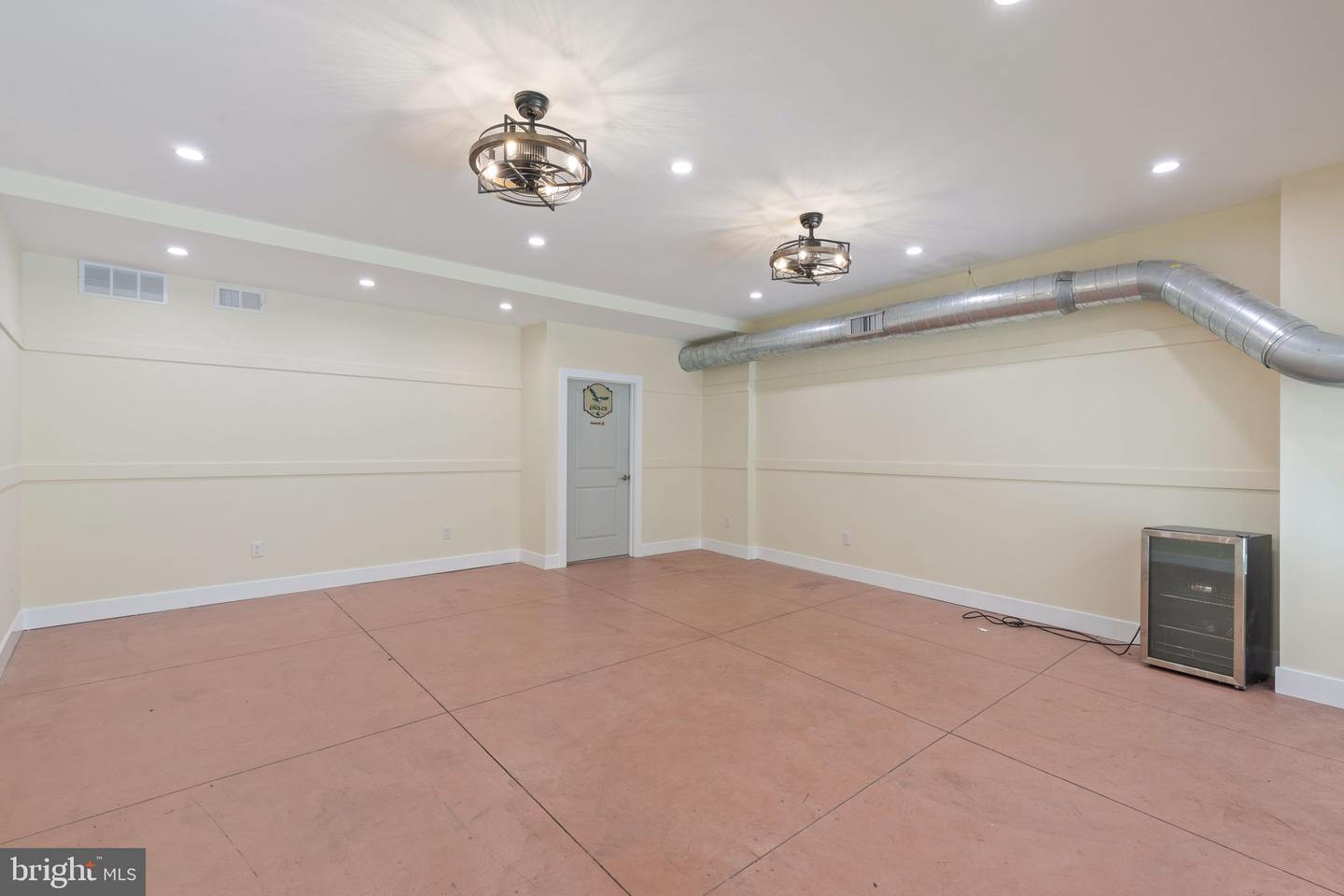 5460 Ridge Ave Property Photo 11