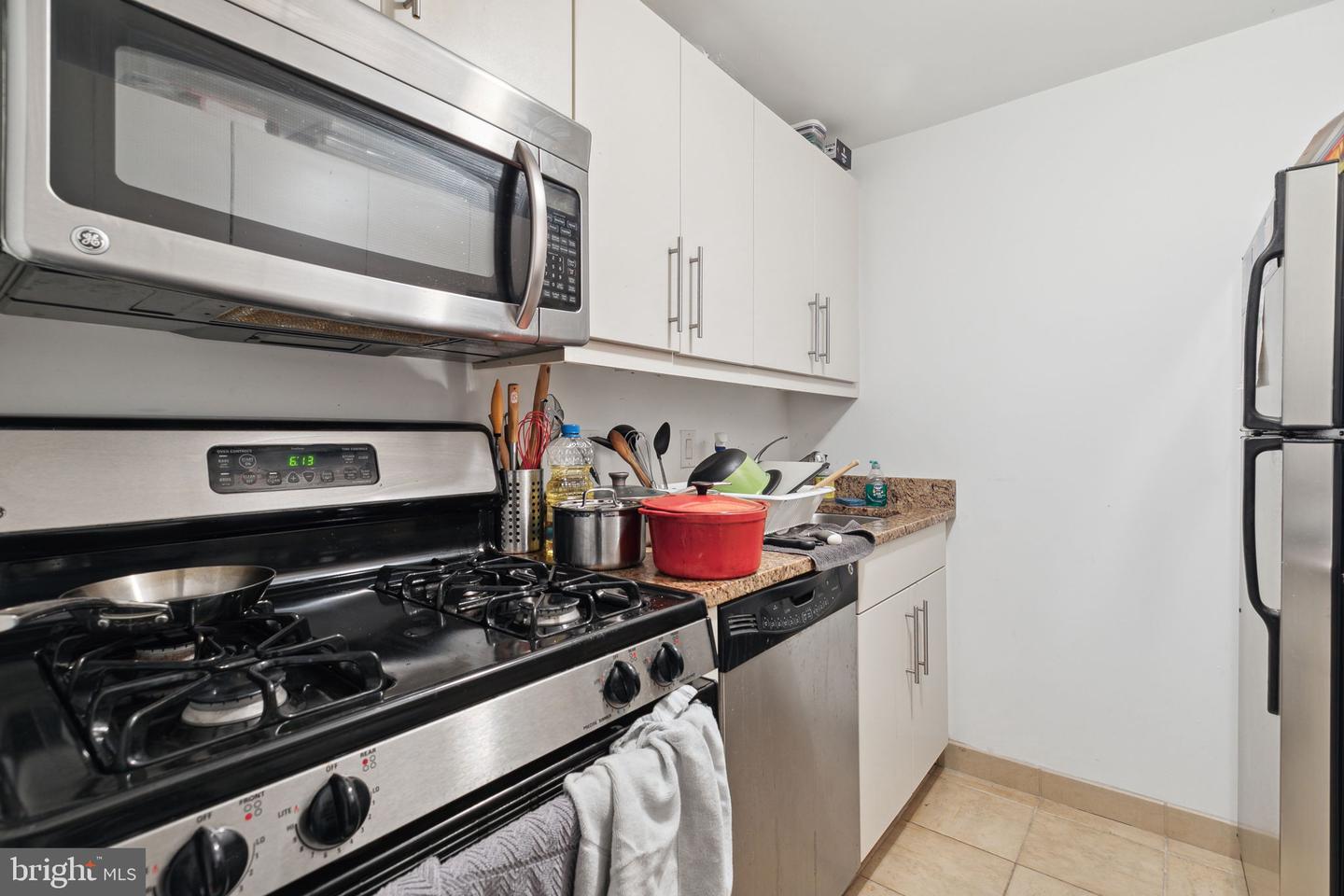 219-29 S 18th St #806 Property Photo 2