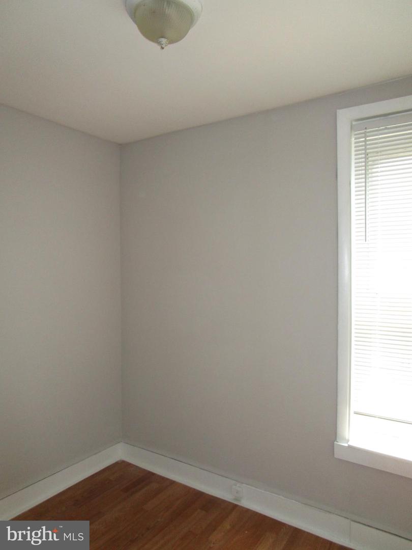 4049 N 8th St Property Photo 14