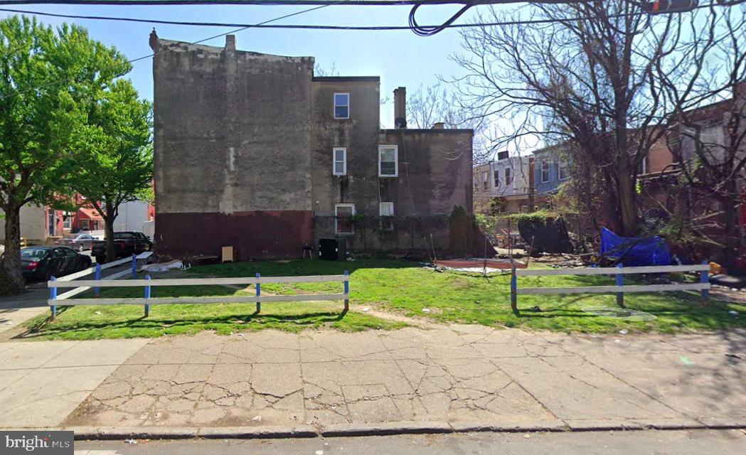 2266 N 17th St Property Photo 3