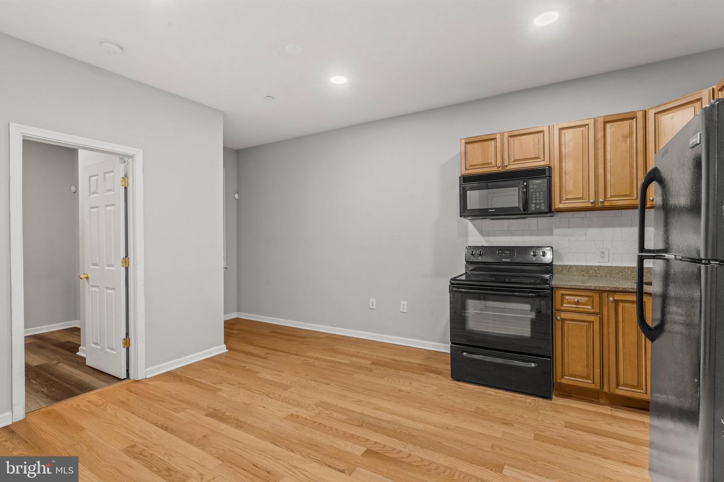 1607 N WILLINGTON ST #1B Property Photo 1