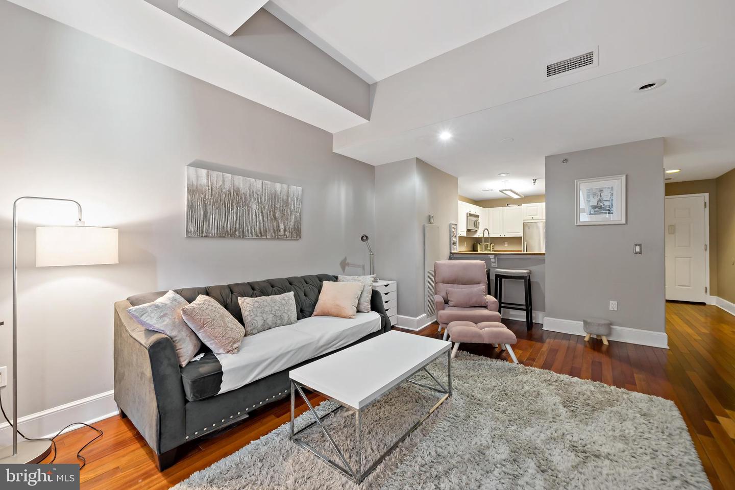 1500 Chestnut St #10e Property Photo 3