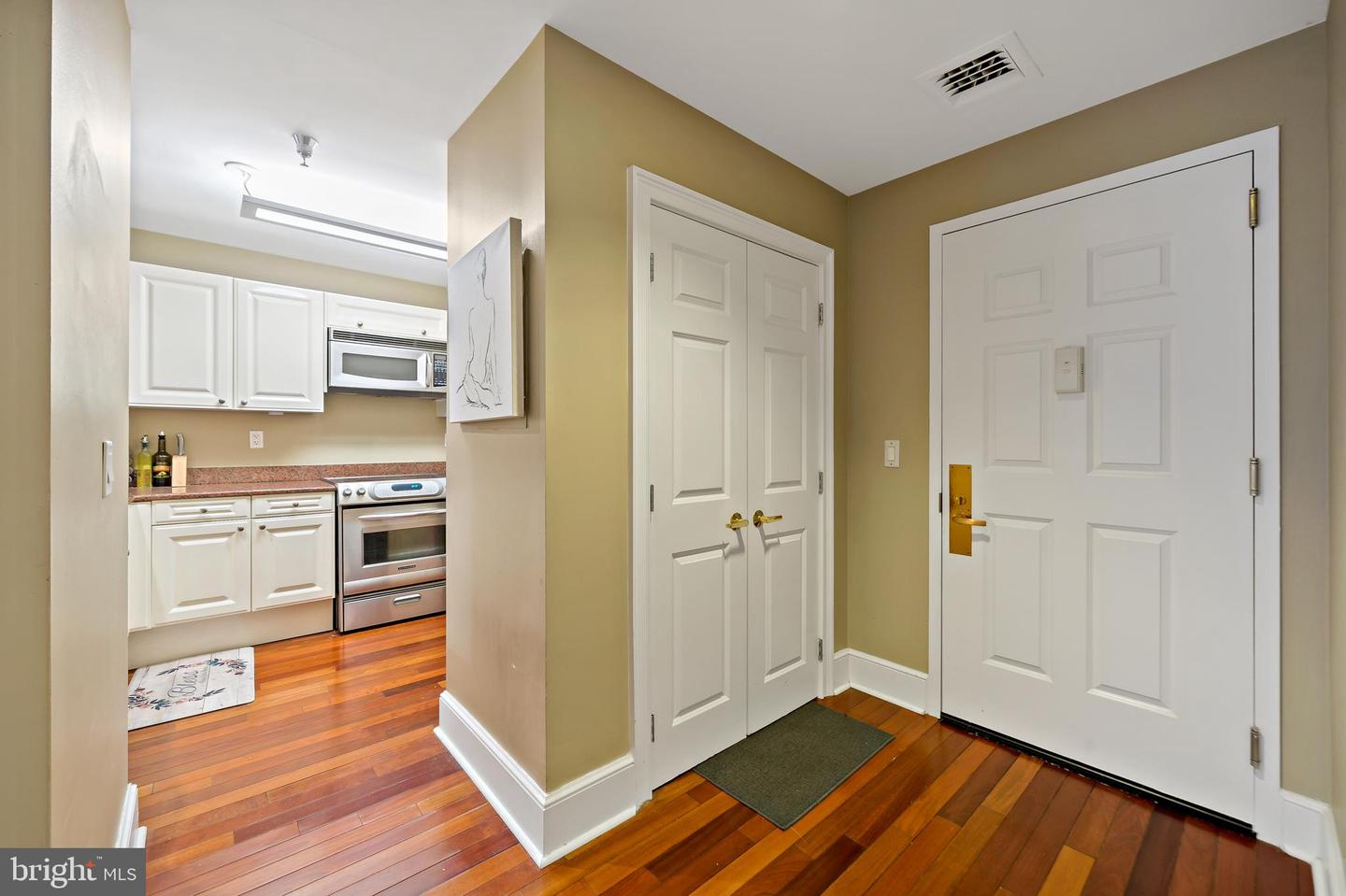 1500 Chestnut St #10e Property Photo 6