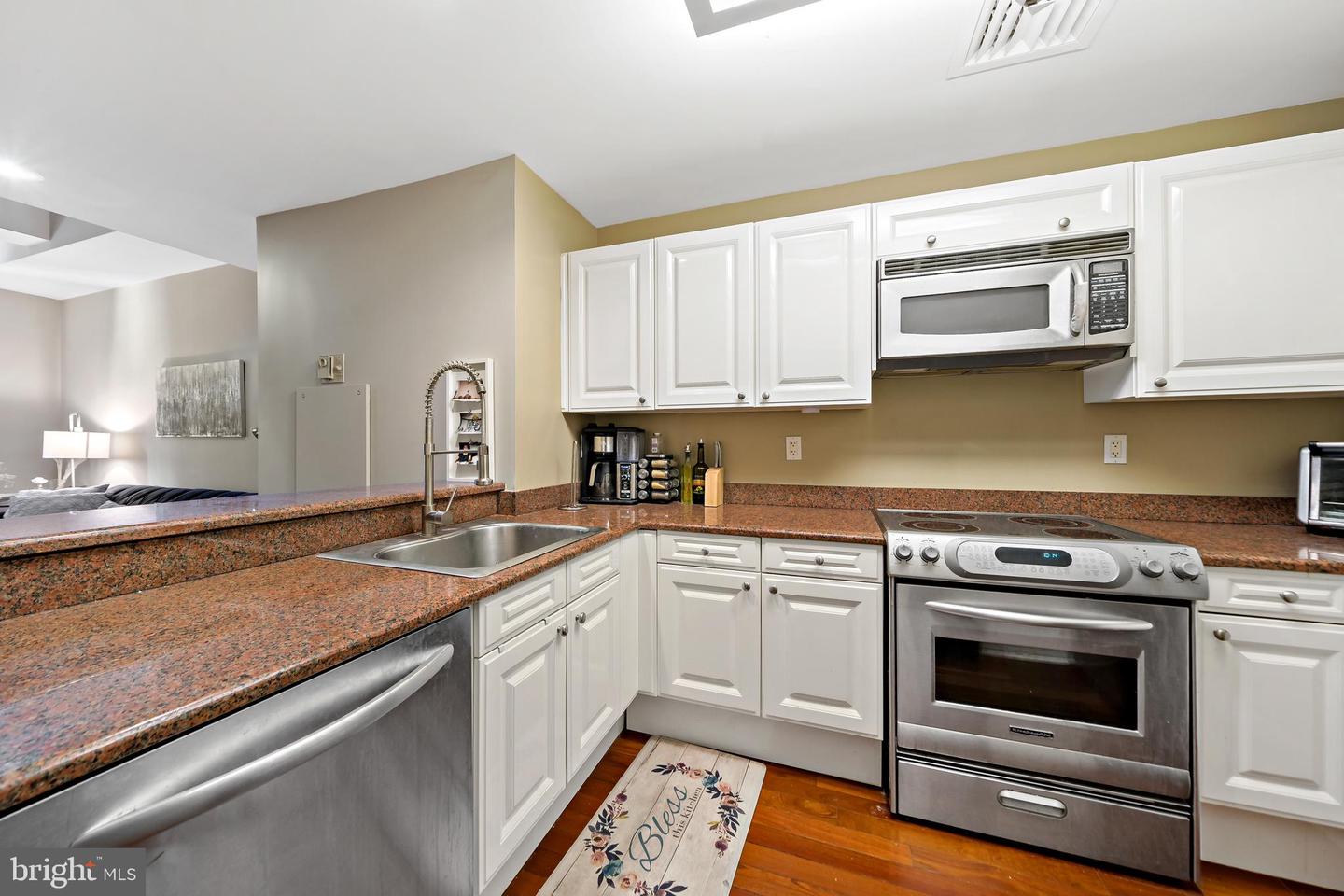1500 Chestnut St #10e Property Photo 8