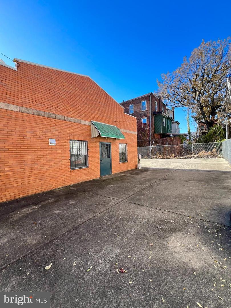 5529-31 Lansdowne Ave Property Photo 100