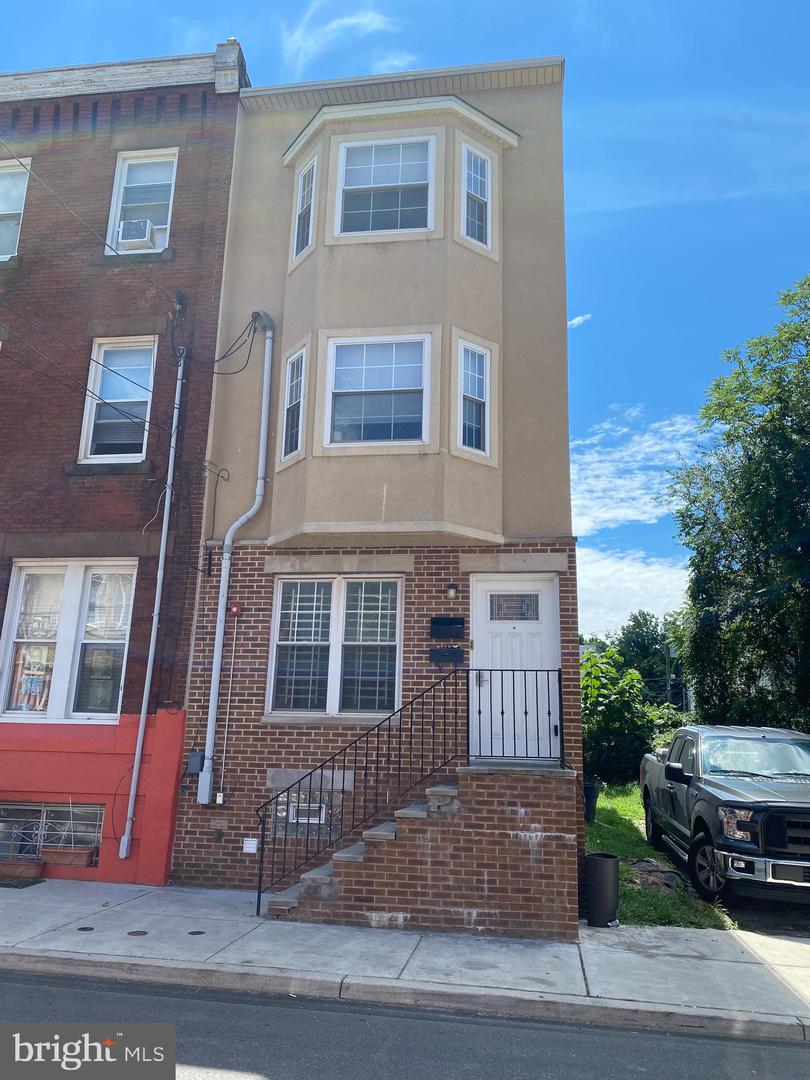 1734 Monument St Property Photo 1
