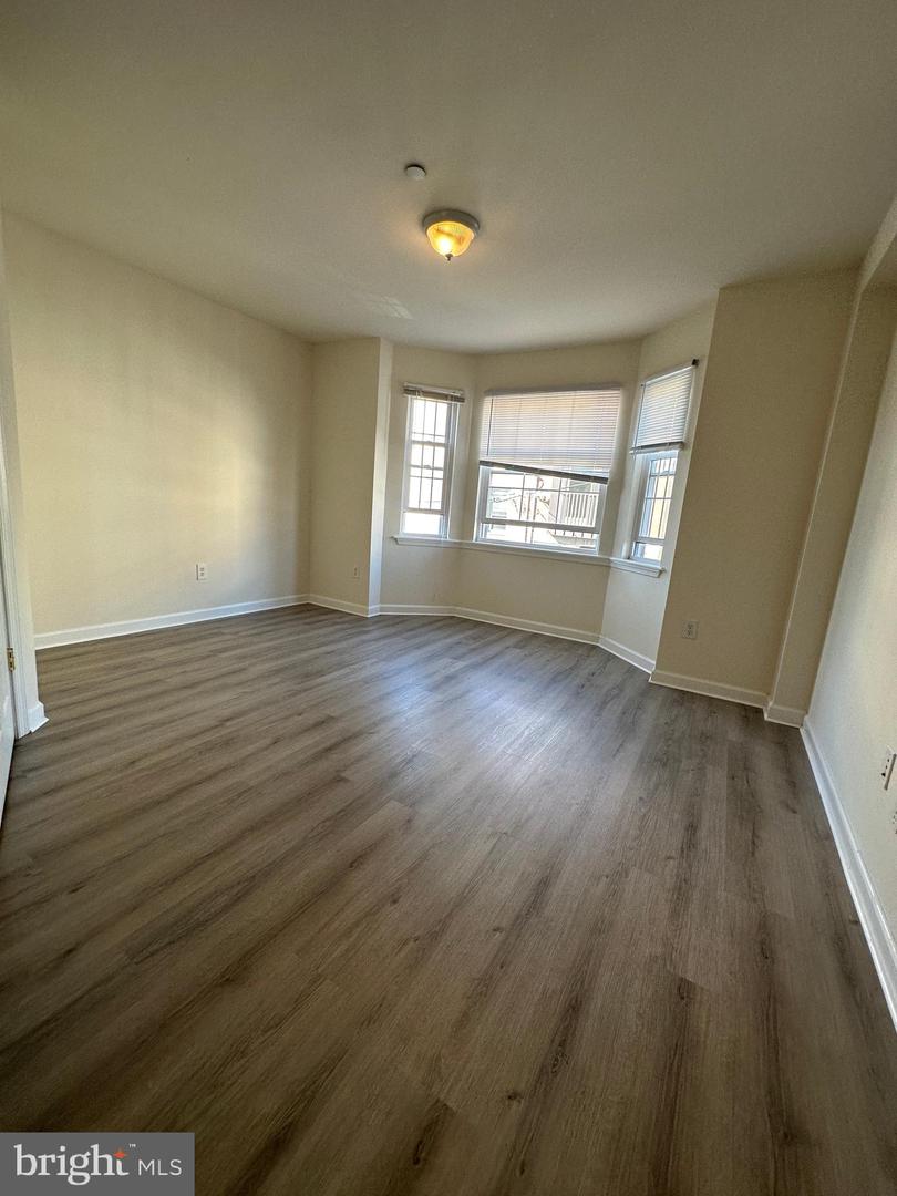 1734 Monument St Property Photo 2