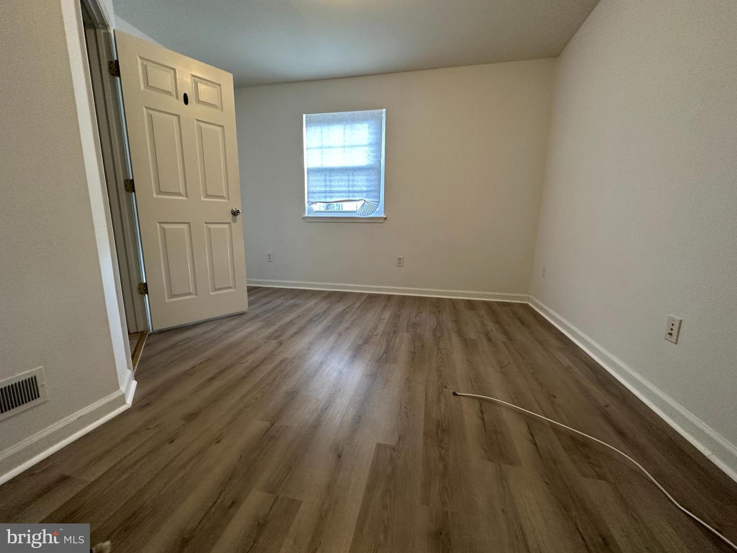 1734 Monument St Property Photo 4