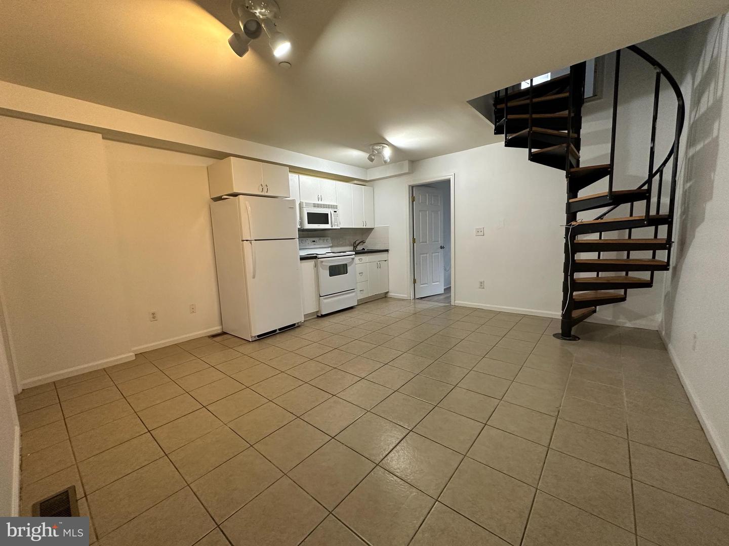 1734 Monument St Property Photo 6
