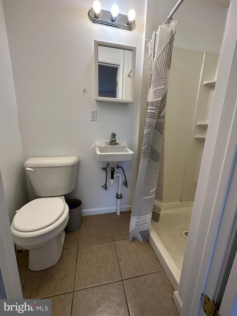 1734 Monument St Property Photo 8