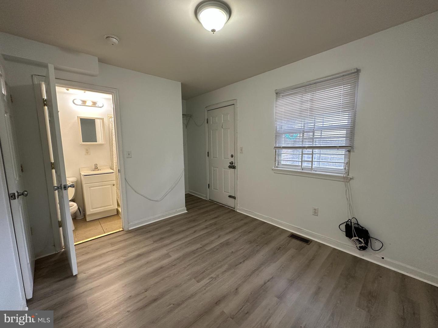 1734 Monument St Property Photo 9