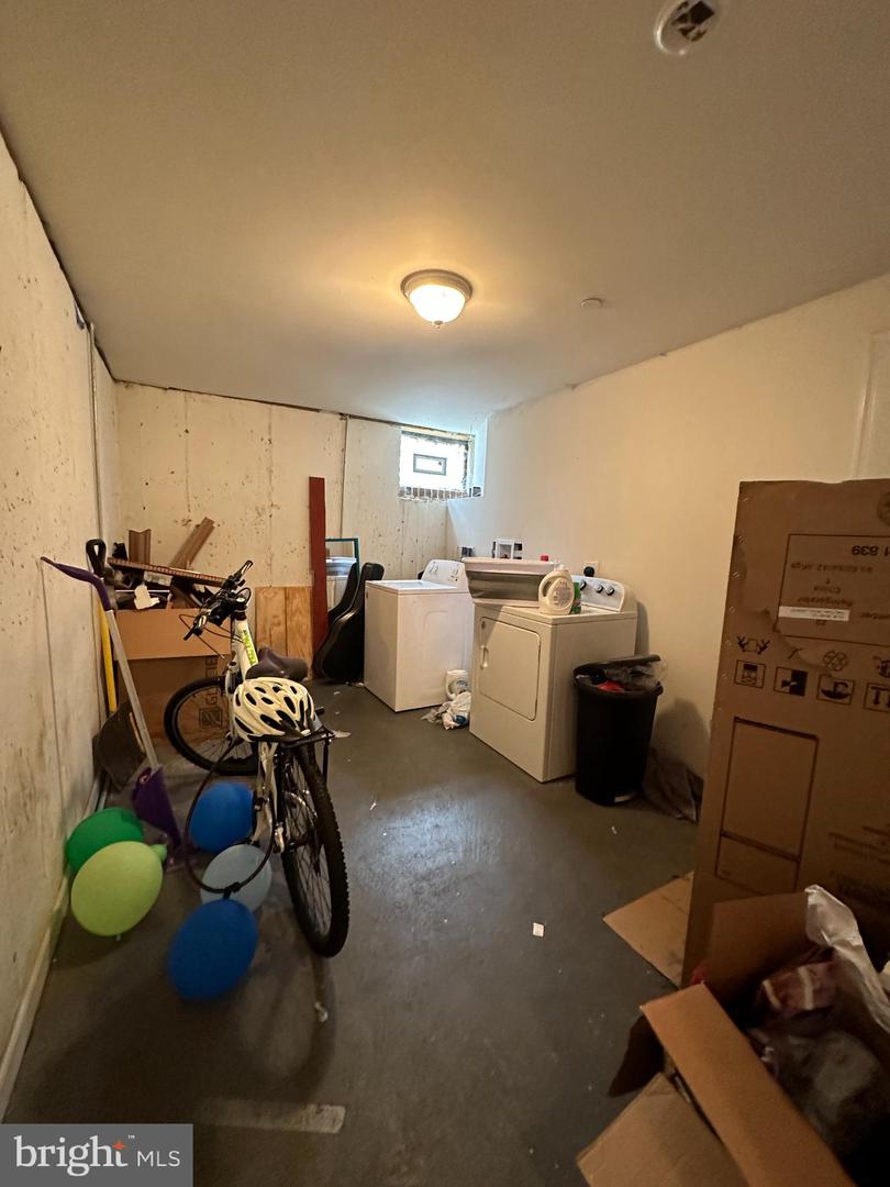 1734 Monument St Property Photo 14