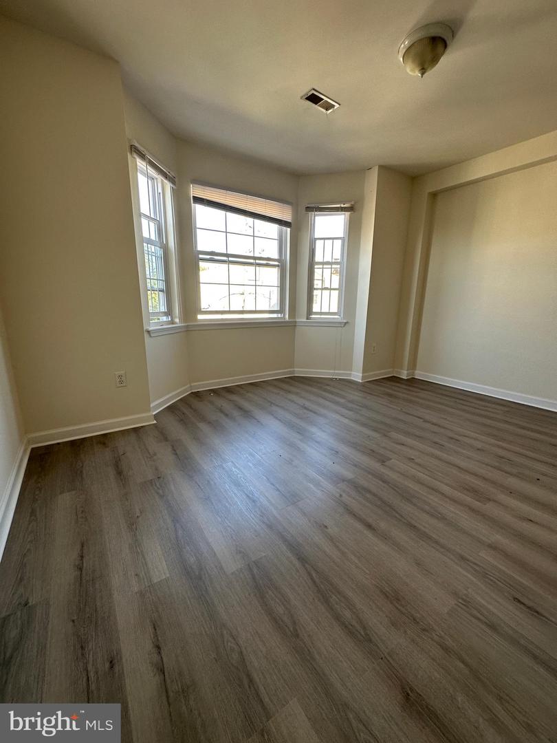 1734 Monument St Property Photo 16
