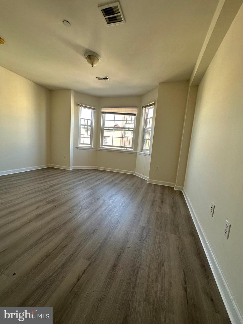 1734 Monument St Property Photo 17