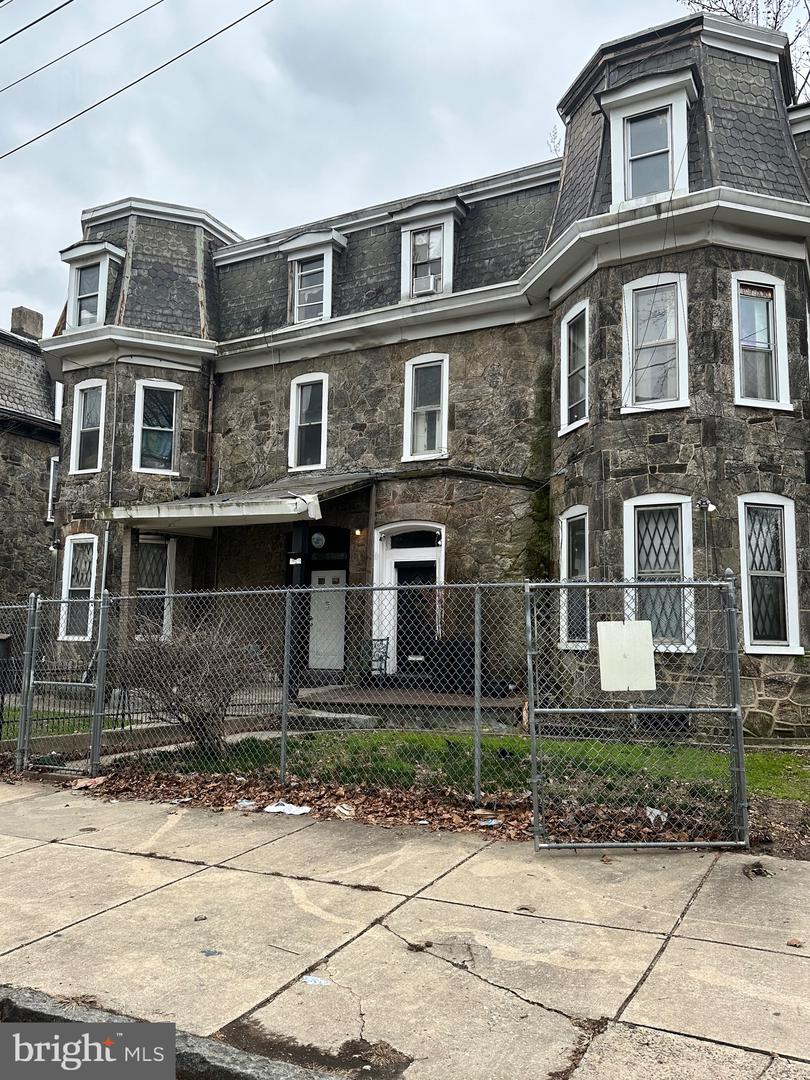 1902-04 W Tioga St Property Photo 2