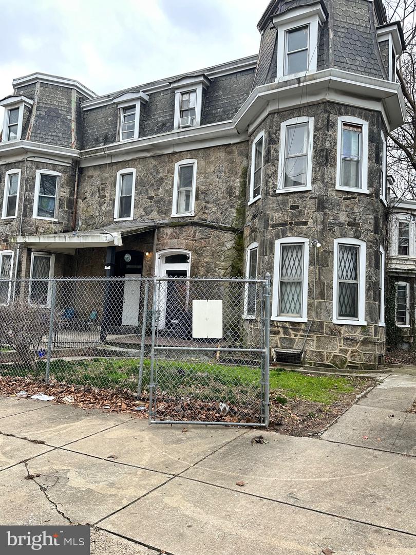 1902-04 W Tioga St Property Photo 3