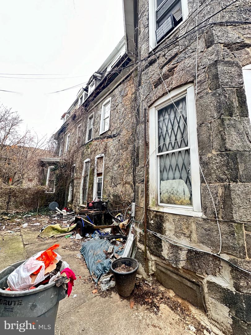 1902-04 W Tioga St Property Photo 6