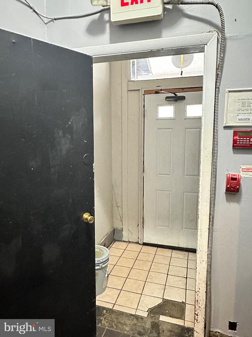 1902-04 W Tioga St Property Photo 7