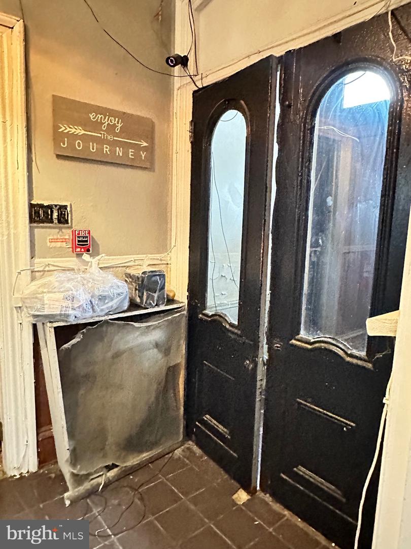 1902-04 W Tioga St Property Photo 9