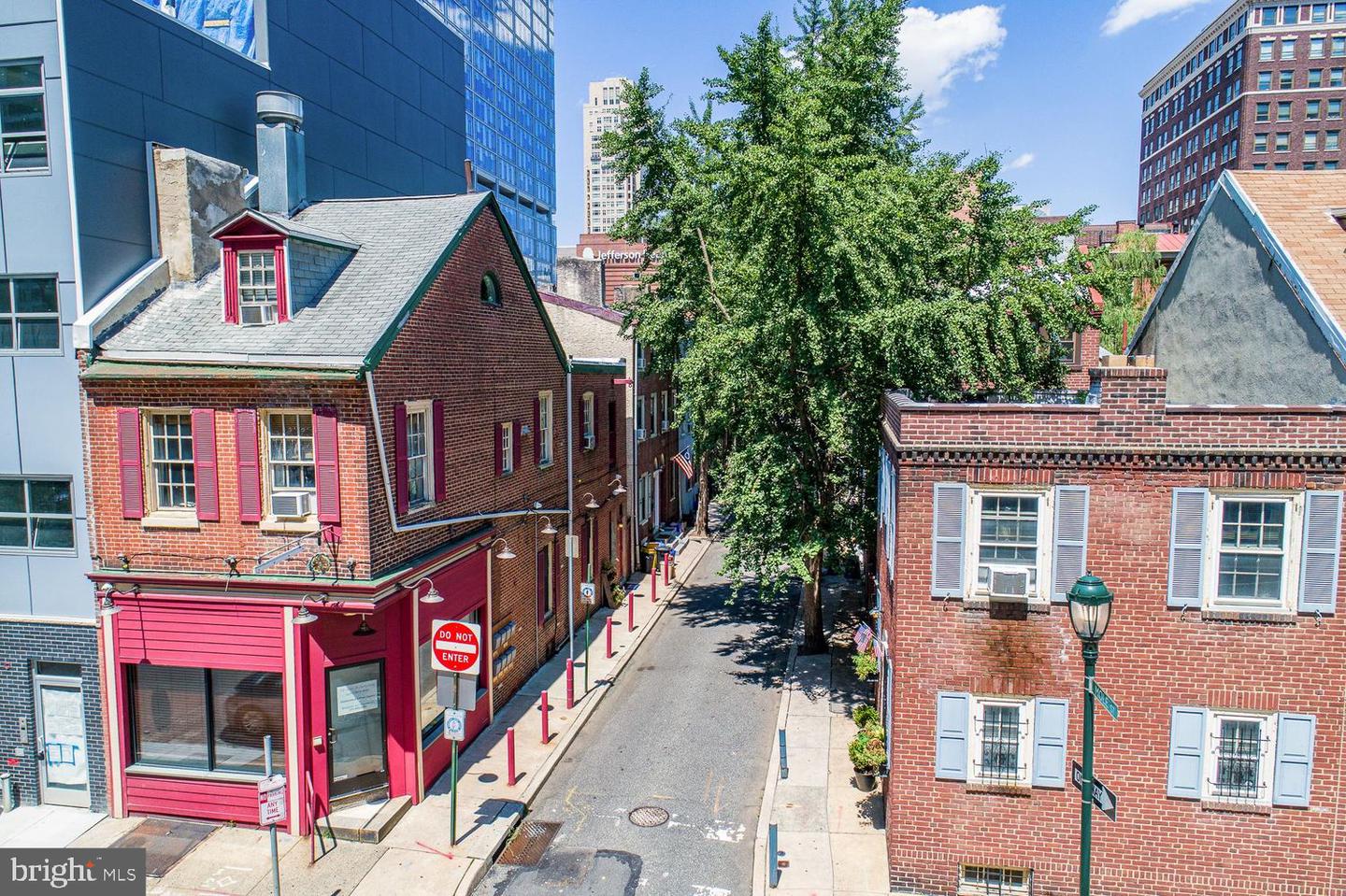 114 N Mole St Property Photo 2