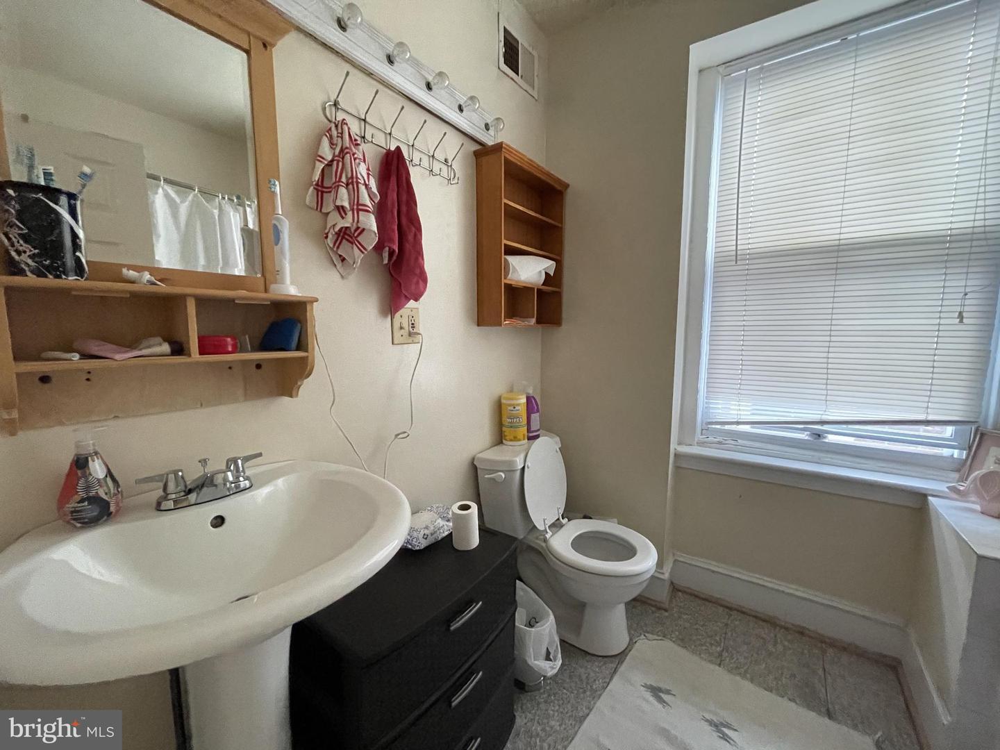 4333 Pine St Property Photo 10