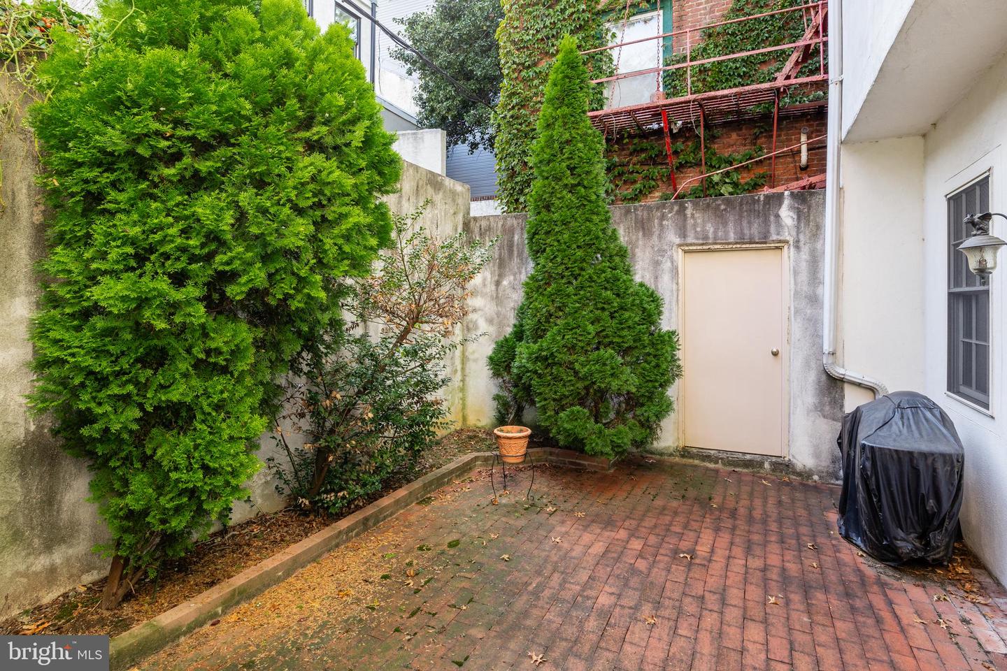 124 Bainbridge St Property Photo 8